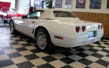 Chevrolet-Corvette-1992-Convertible-2