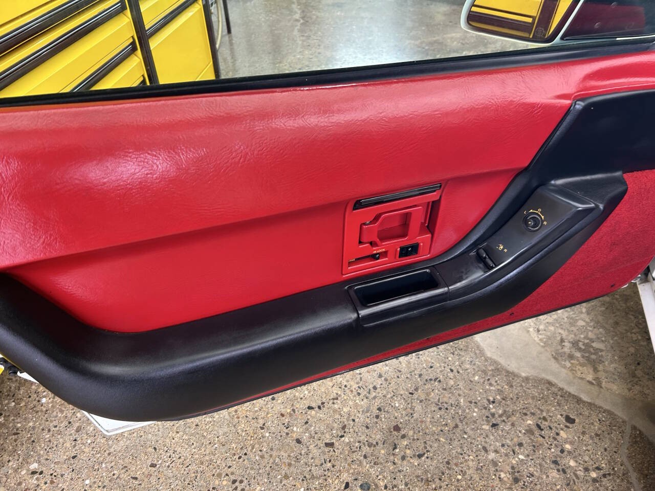 Chevrolet-Corvette-1992-Convertible-26
