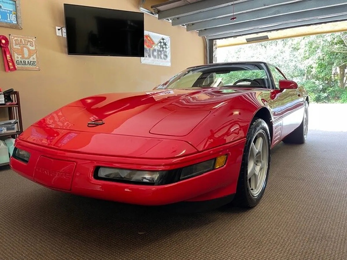 Chevrolet-Corvette-1994-Torch-Red-Black-1