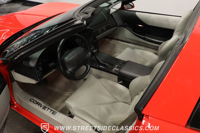 Chevrolet-Corvette-1994-Torch-Red-Light-Gray-10