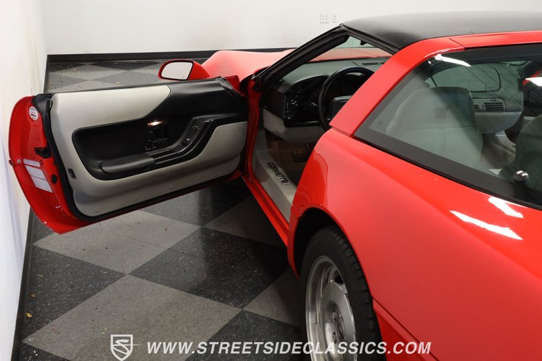 Chevrolet-Corvette-1994-Torch-Red-Light-Gray-27