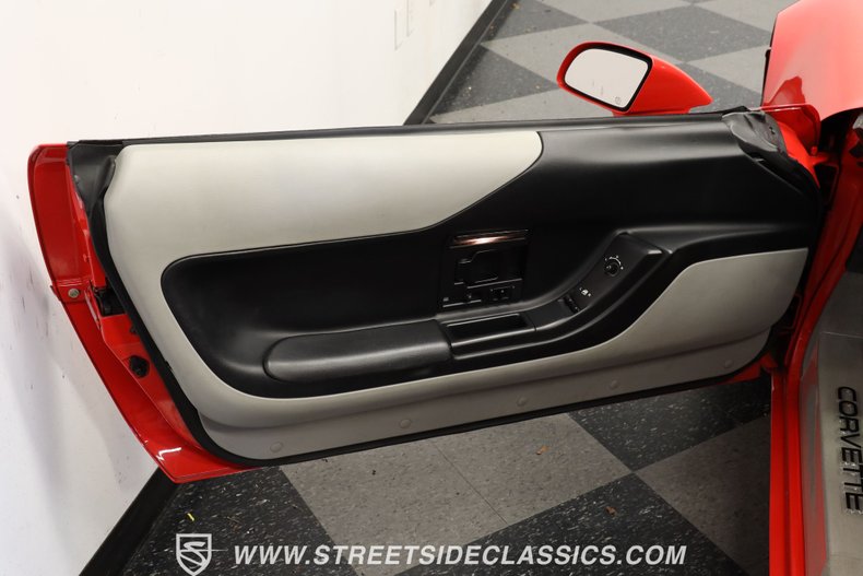 Chevrolet-Corvette-1994-Torch-Red-Light-Gray-28