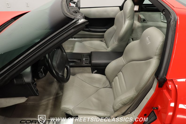 Chevrolet-Corvette-1994-Torch-Red-Light-Gray-29