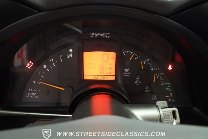 Chevrolet-Corvette-1994-Torch-Red-Light-Gray-31