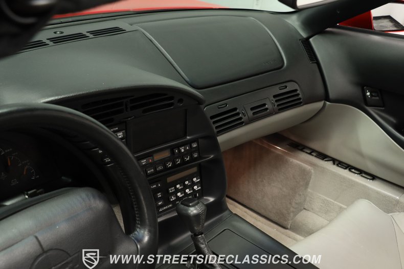 Chevrolet-Corvette-1994-Torch-Red-Light-Gray-35