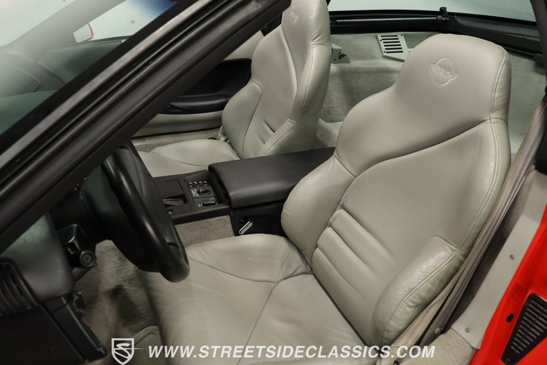 Chevrolet-Corvette-1994-Torch-Red-Light-Gray-36