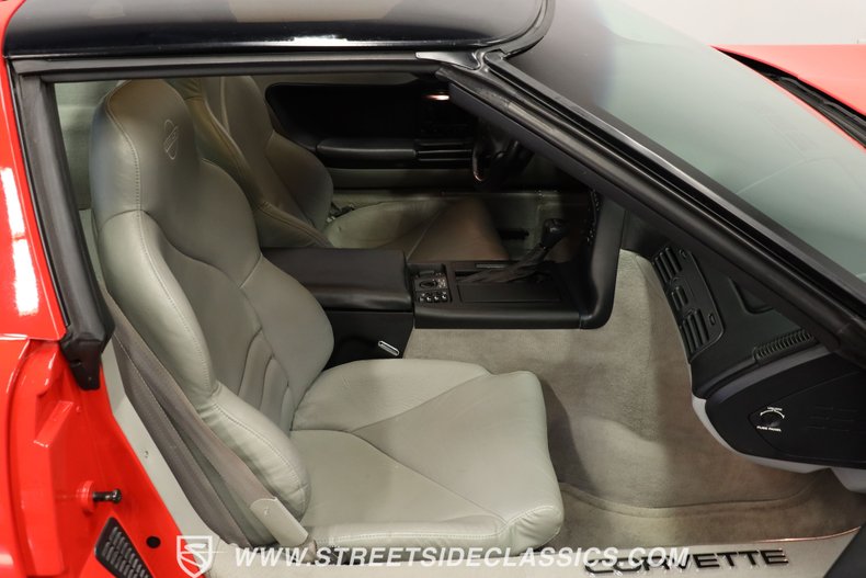 Chevrolet-Corvette-1994-Torch-Red-Light-Gray-40