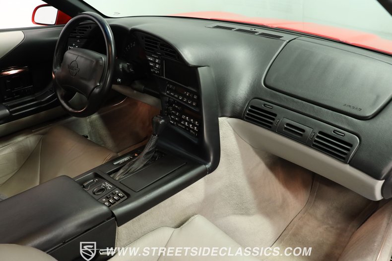 Chevrolet-Corvette-1994-Torch-Red-Light-Gray-41