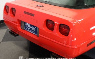 Chevrolet-Corvette-1994-Torch-Red-Light-Gray-8