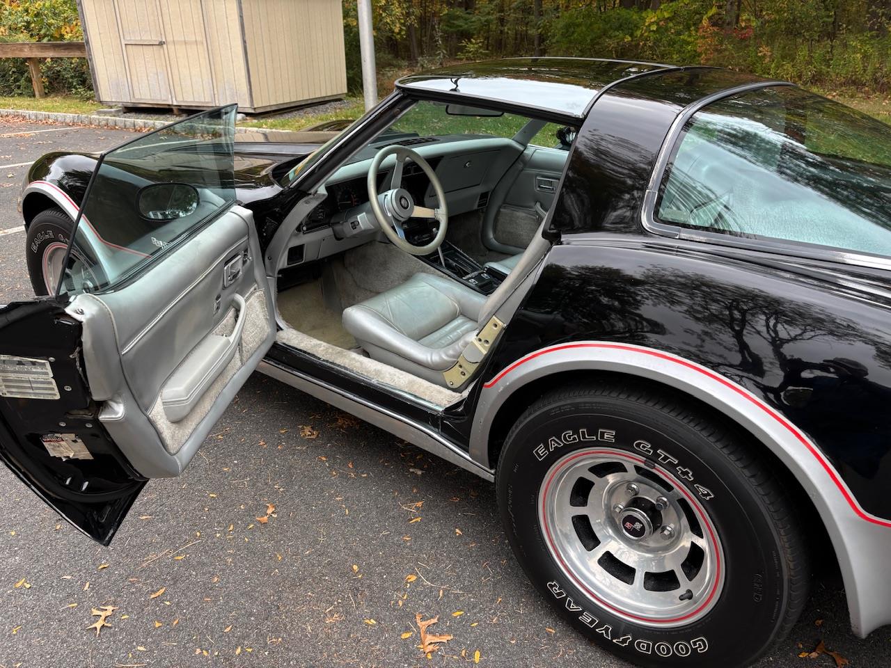 Chevrolet-Corvette-indy-500-pace-car-1978-BlackSilver-Silver-13