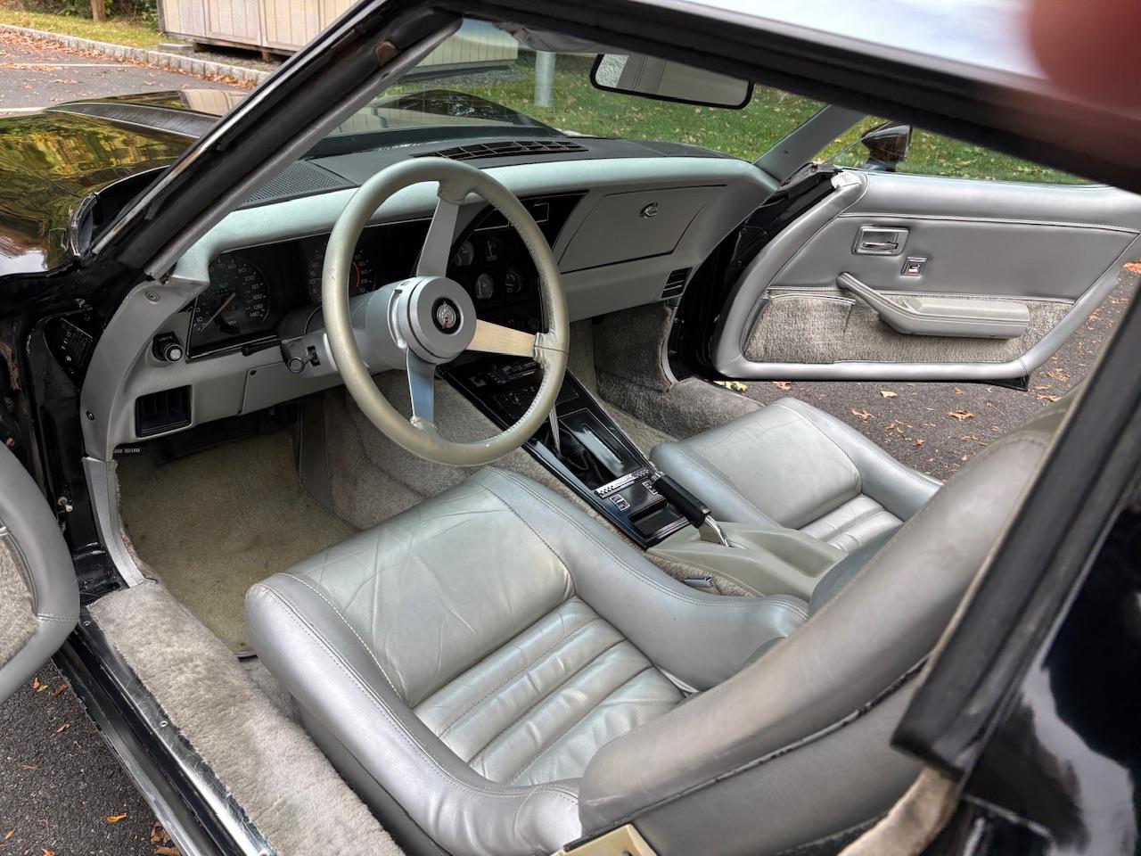 Chevrolet-Corvette-indy-500-pace-car-1978-BlackSilver-Silver-15