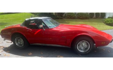 Chevrolet-Corvette-stingray-1975-red-black-2