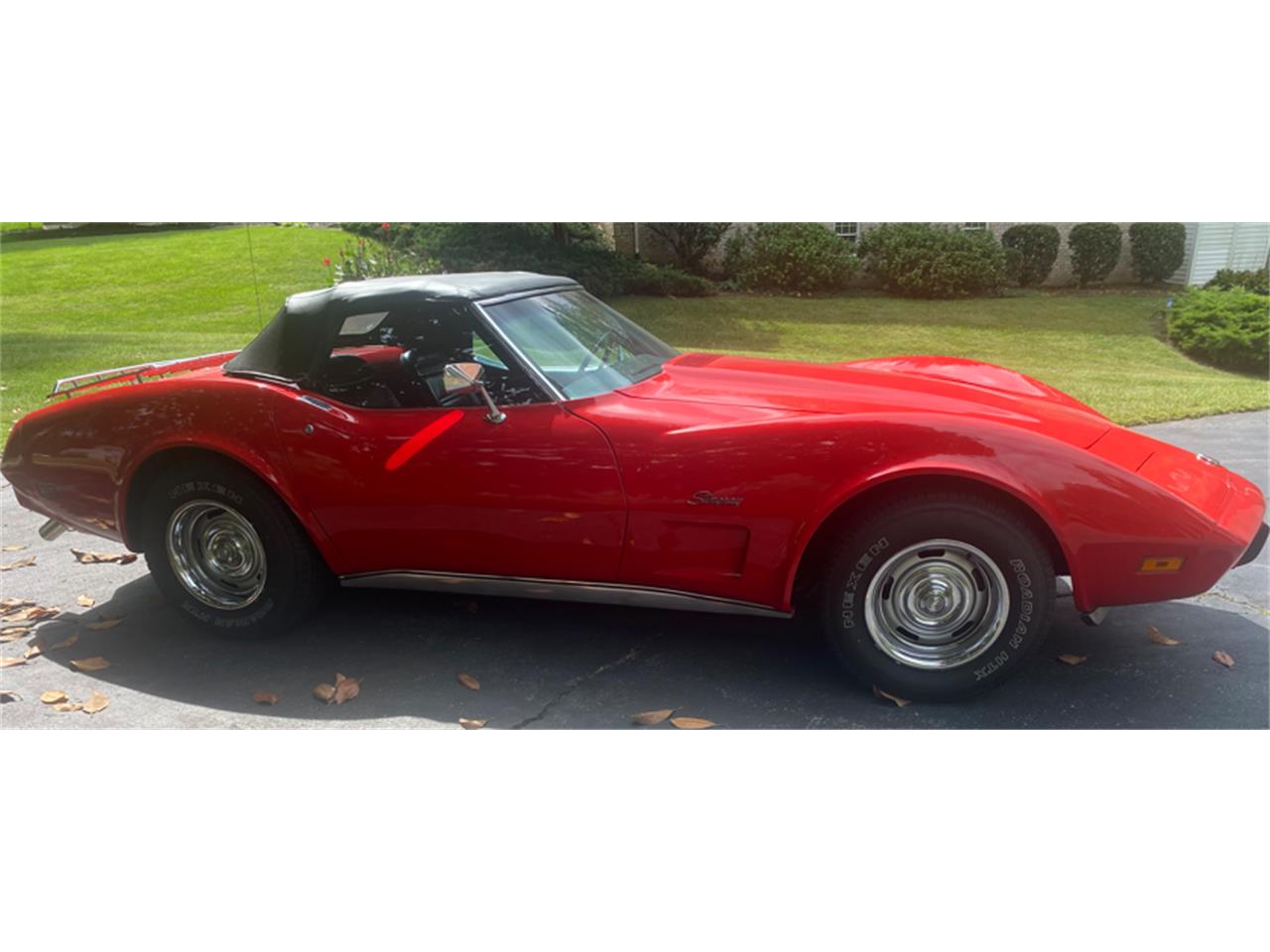 Chevrolet-Corvette-stingray-1975-red-black-2