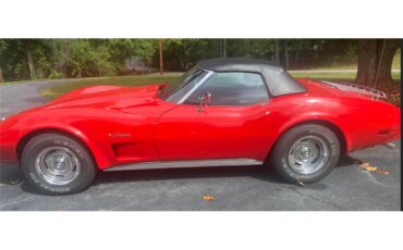 Chevrolet-Corvette-stingray-1975-red-black