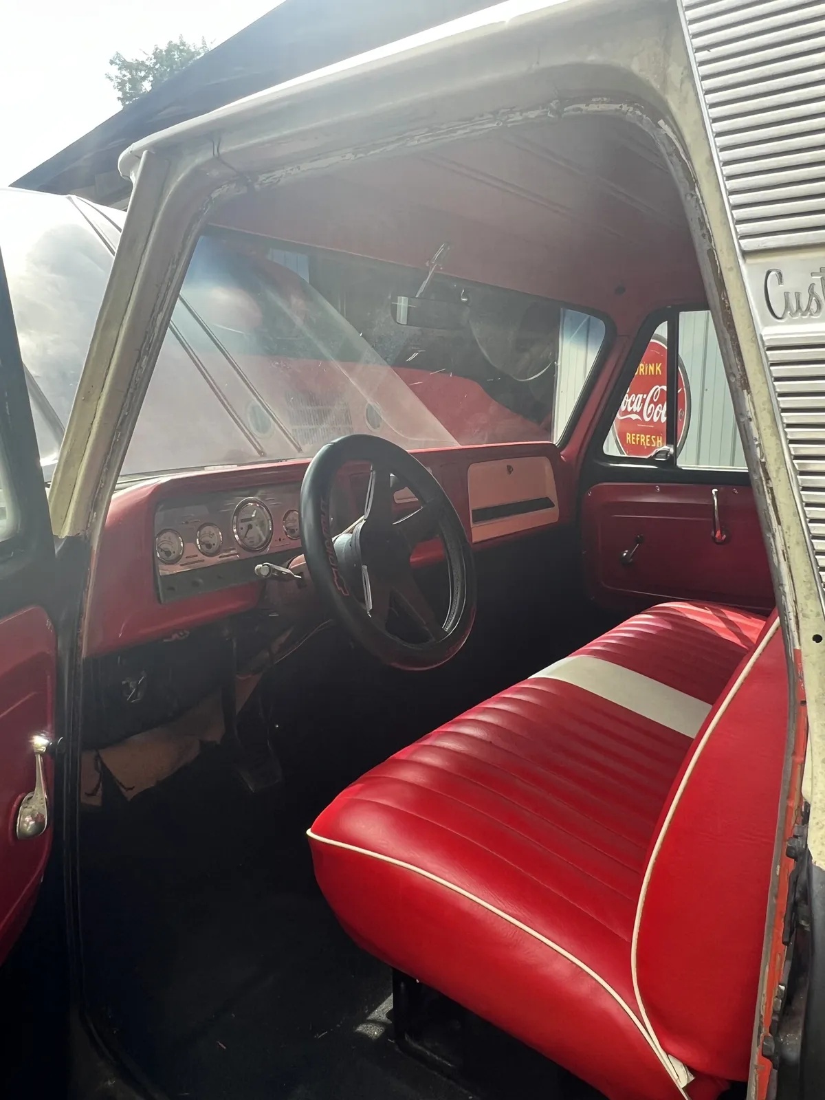 Chevrolet-Custom-10-1965-Black-amp-White-Two-Tone-Red-With-White-Inserts-1