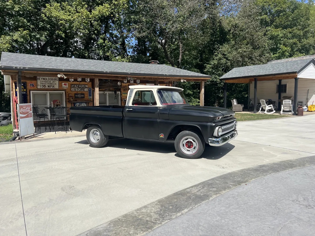 Chevrolet-Custom-10-1965-Black-amp-White-Two-Tone-Red-With-White-Inserts-2
