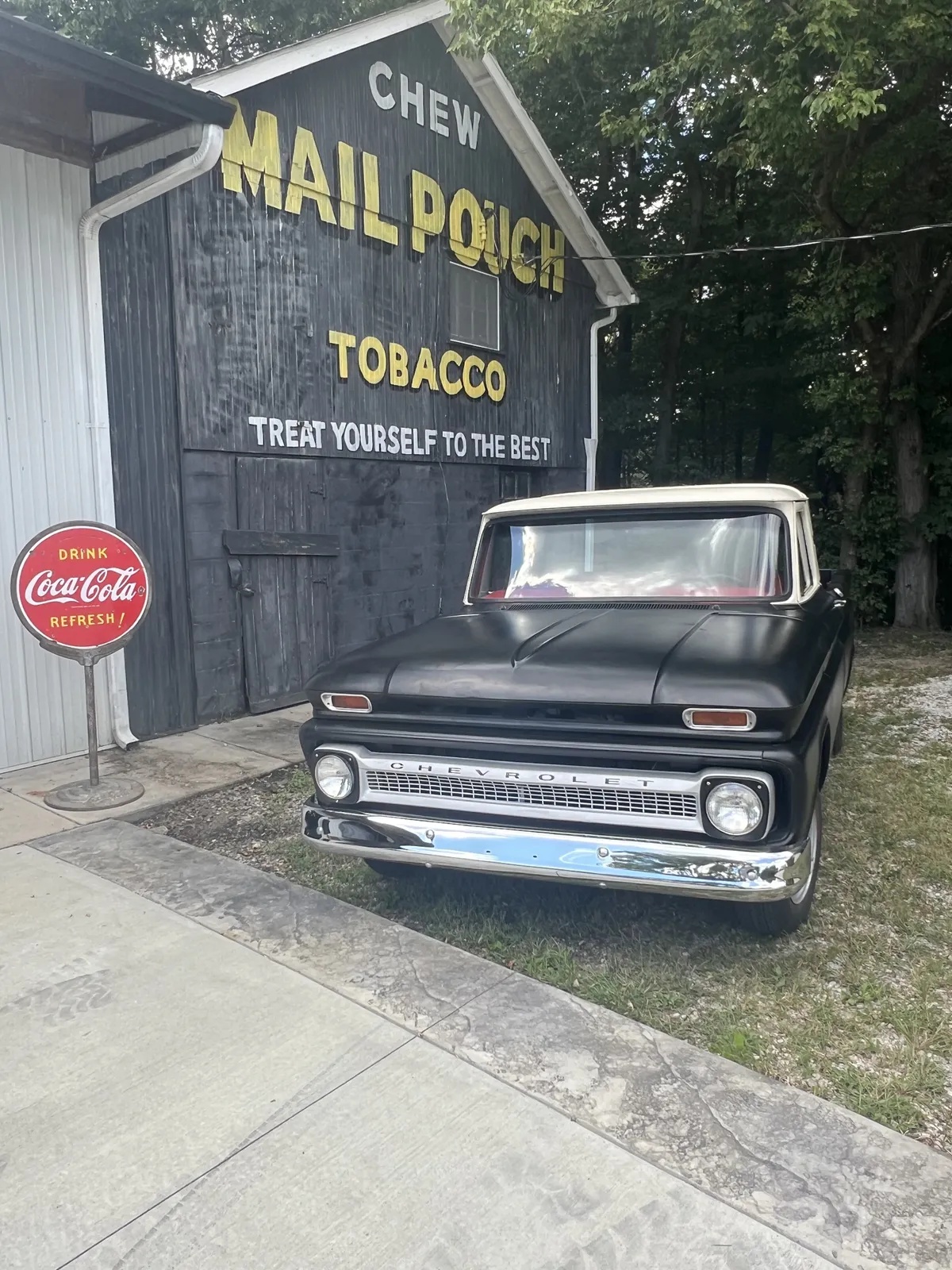 Chevrolet-Custom-10-1965-Black-amp-White-Two-Tone-Red-With-White-Inserts-3