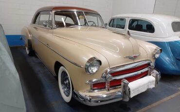 Chevrolet-Deluxe-1950-Beige-Beige