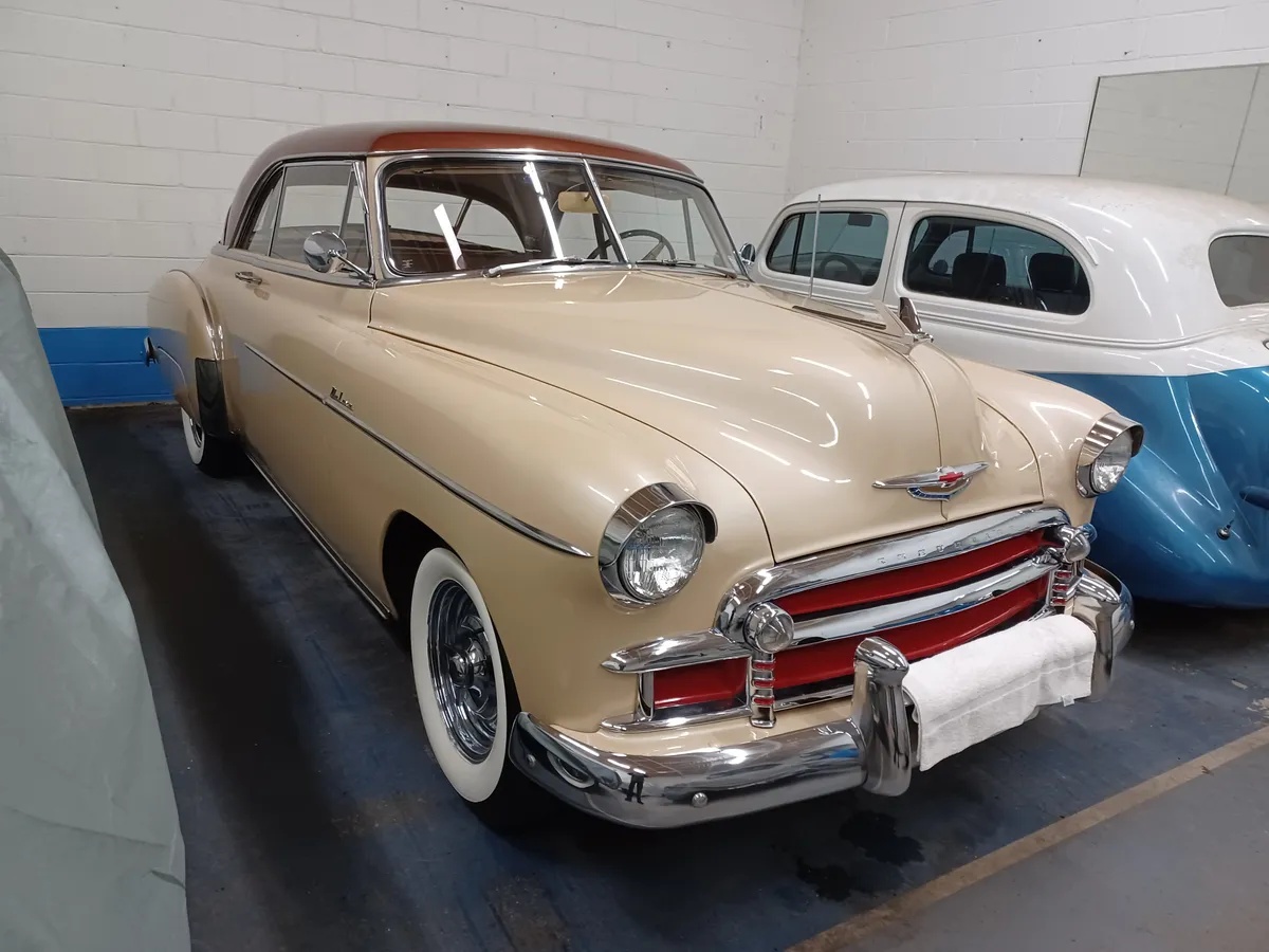 Chevrolet-Deluxe-1950-Beige-Beige-7