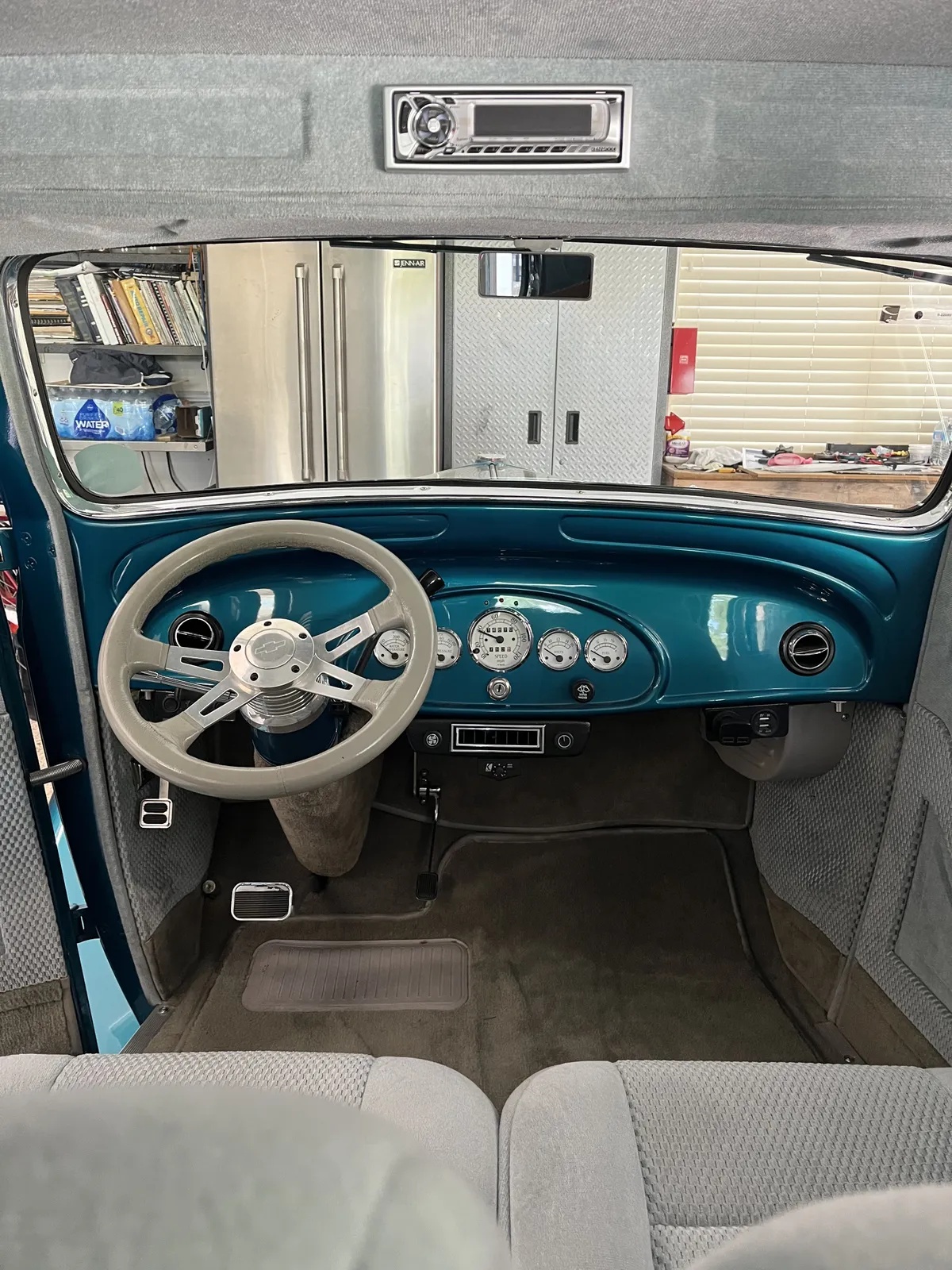 Chevrolet-Eagle-1933-Teal-Metallic-Pale-Green-10