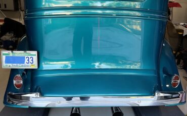 Chevrolet-Eagle-1933-Teal-Metallic-Pale-Green