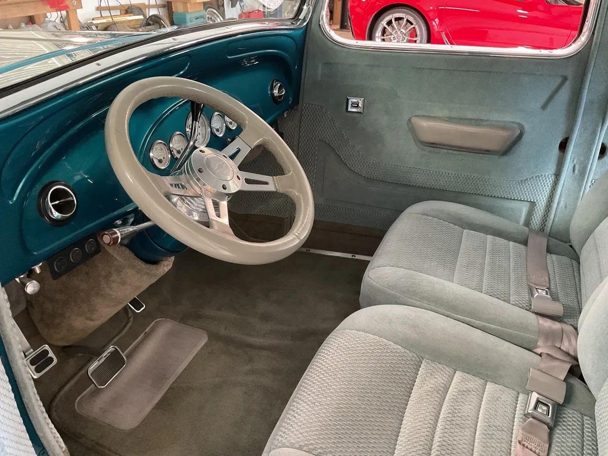 Chevrolet-Eagle-1933-Teal-Metallic-Pale-Green-9