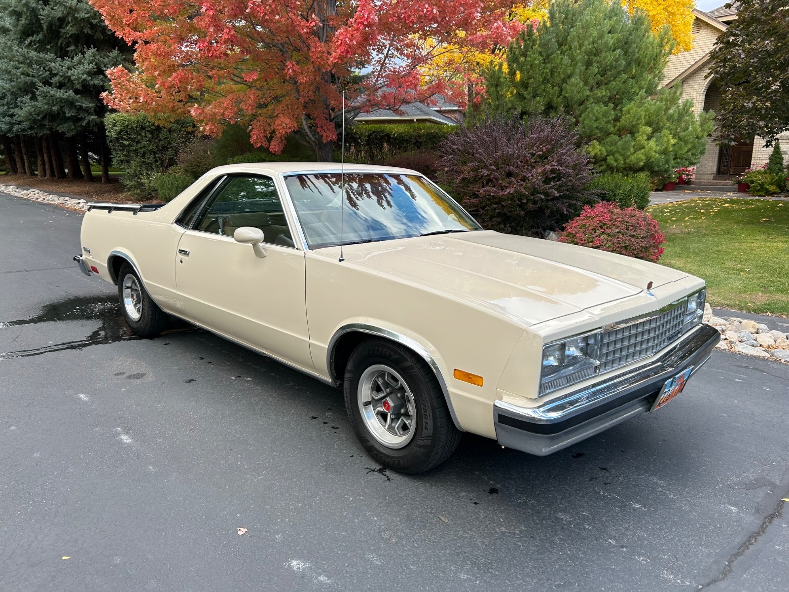 Chevrolet-El-Camino-1985-Standard-Cab-Pickup-2