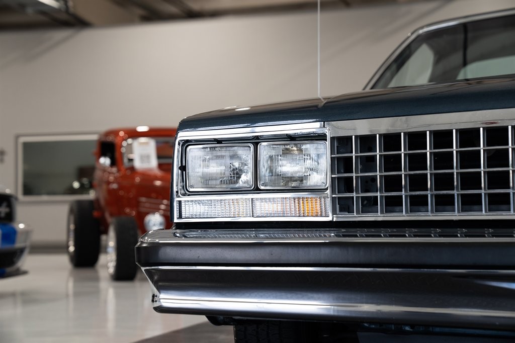 Chevrolet-El-Camino-1987-Pickup-19