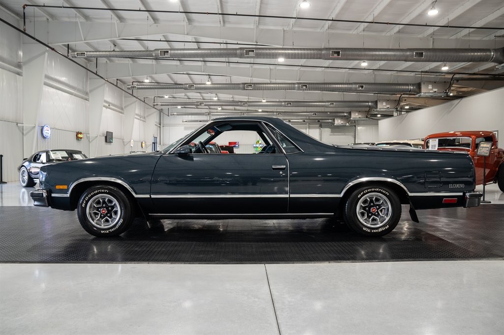 Chevrolet-El-Camino-1987-Pickup-2