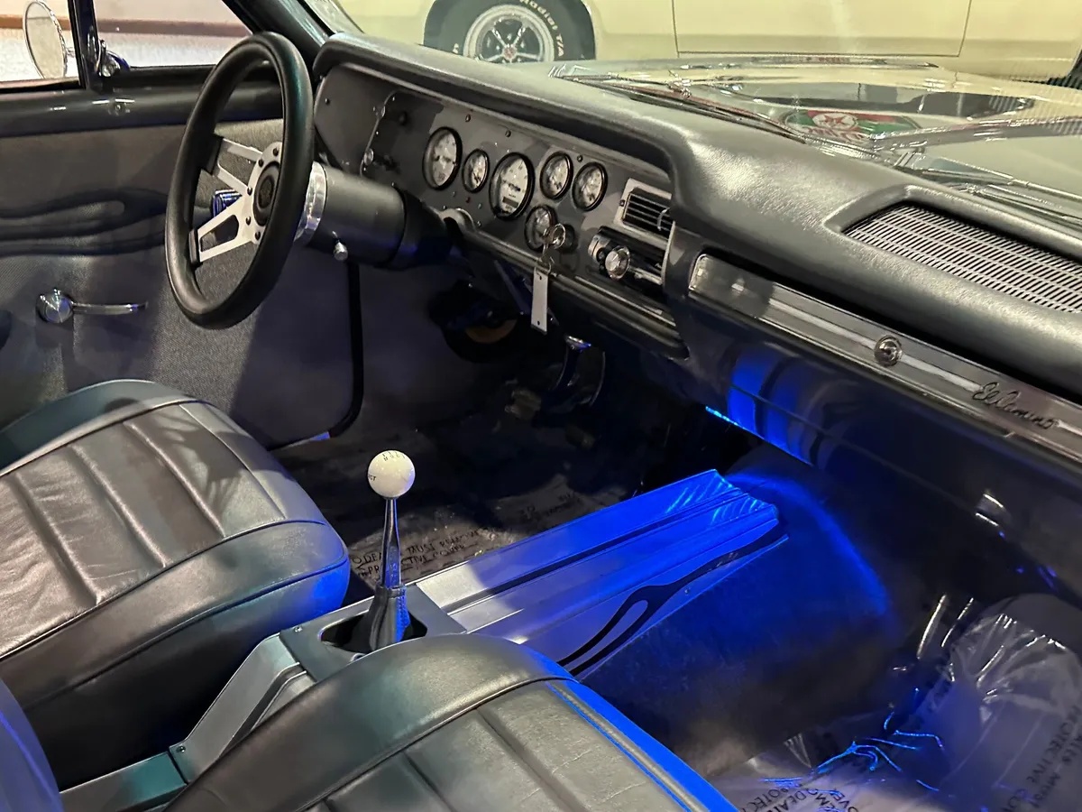 Chevrolet-El-camino-1965-Silver-Grey-Leather-10