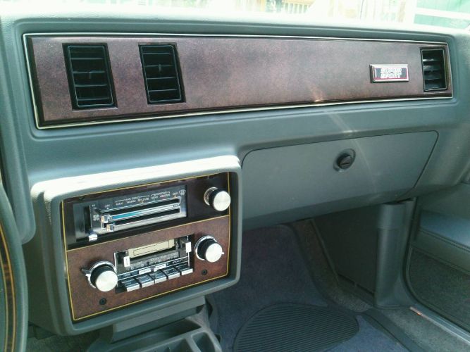 Chevrolet-El-camino-1985-23