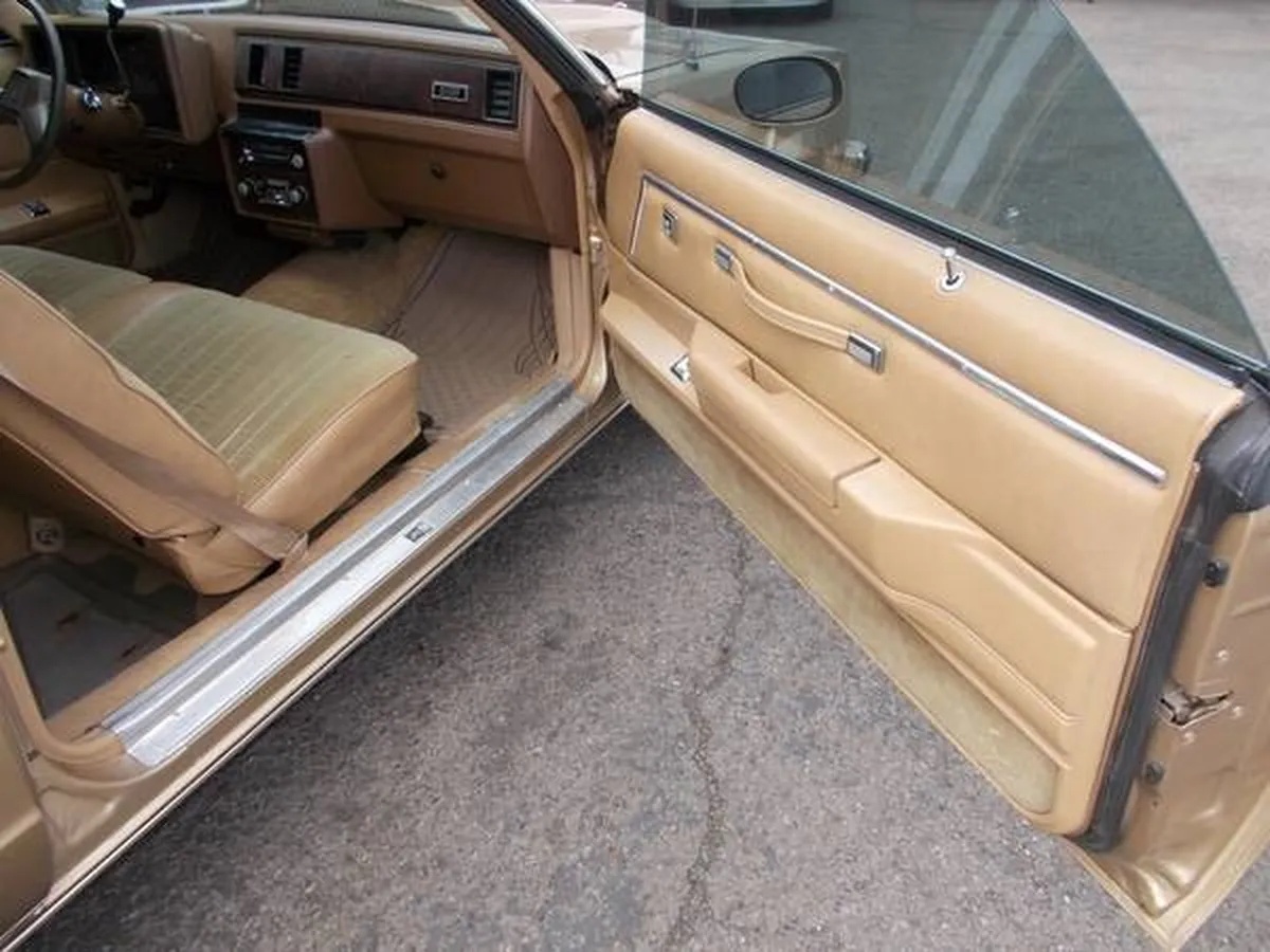 Chevrolet-El-camino-1986-Dark-Chestnut-Over-Light-Chestnut-Saddle-4