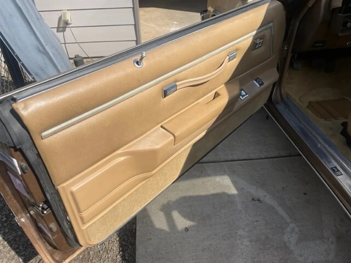 Chevrolet-El-camino-1986-Dark-Chestnut-Over-Light-Chestnut-Saddle-9