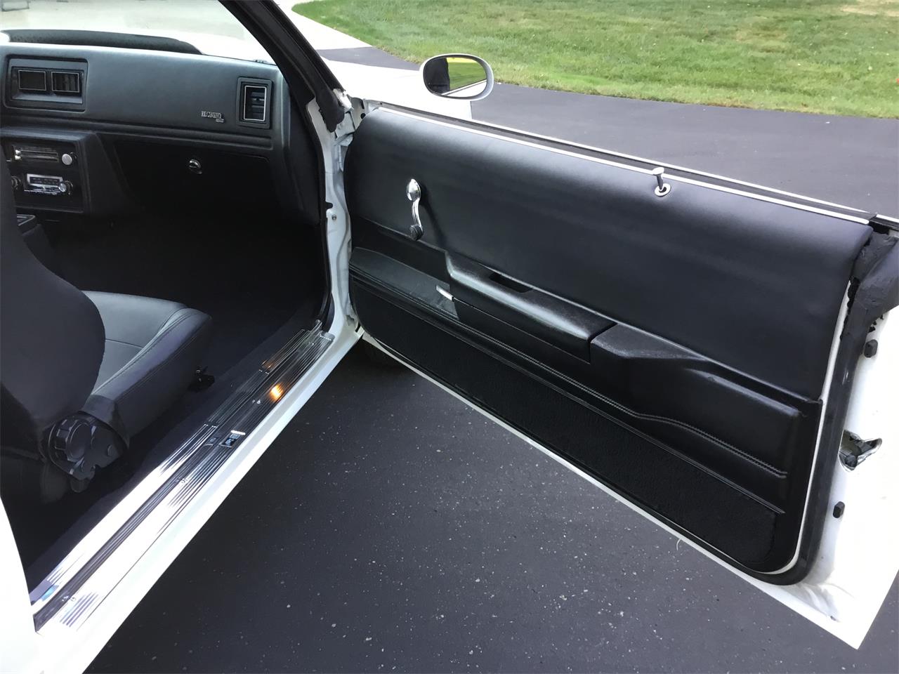 Chevrolet-El-camino-ss-1979-Pearl-White-Black-24