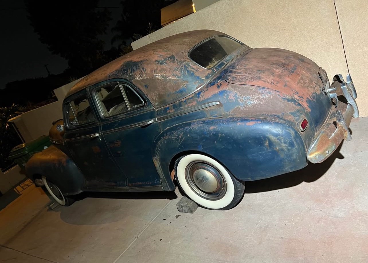 Chevrolet-Fleetline-1941-Sedan-10