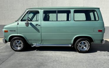 Chevrolet-G10-Van-1987-1
