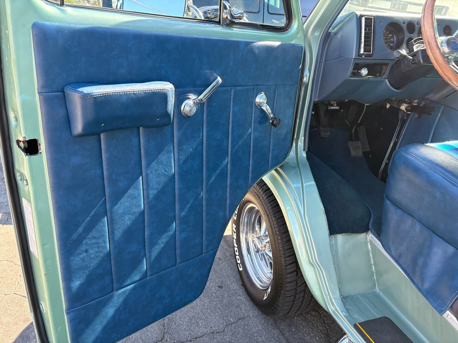Chevrolet-G10-Van-1987-18