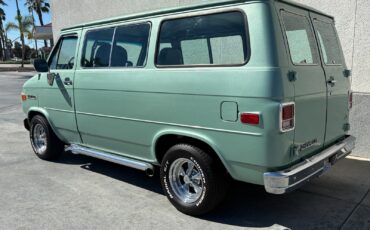 Chevrolet-G10-Van-1987-2