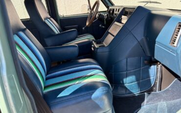Chevrolet-G10-Van-1987-20