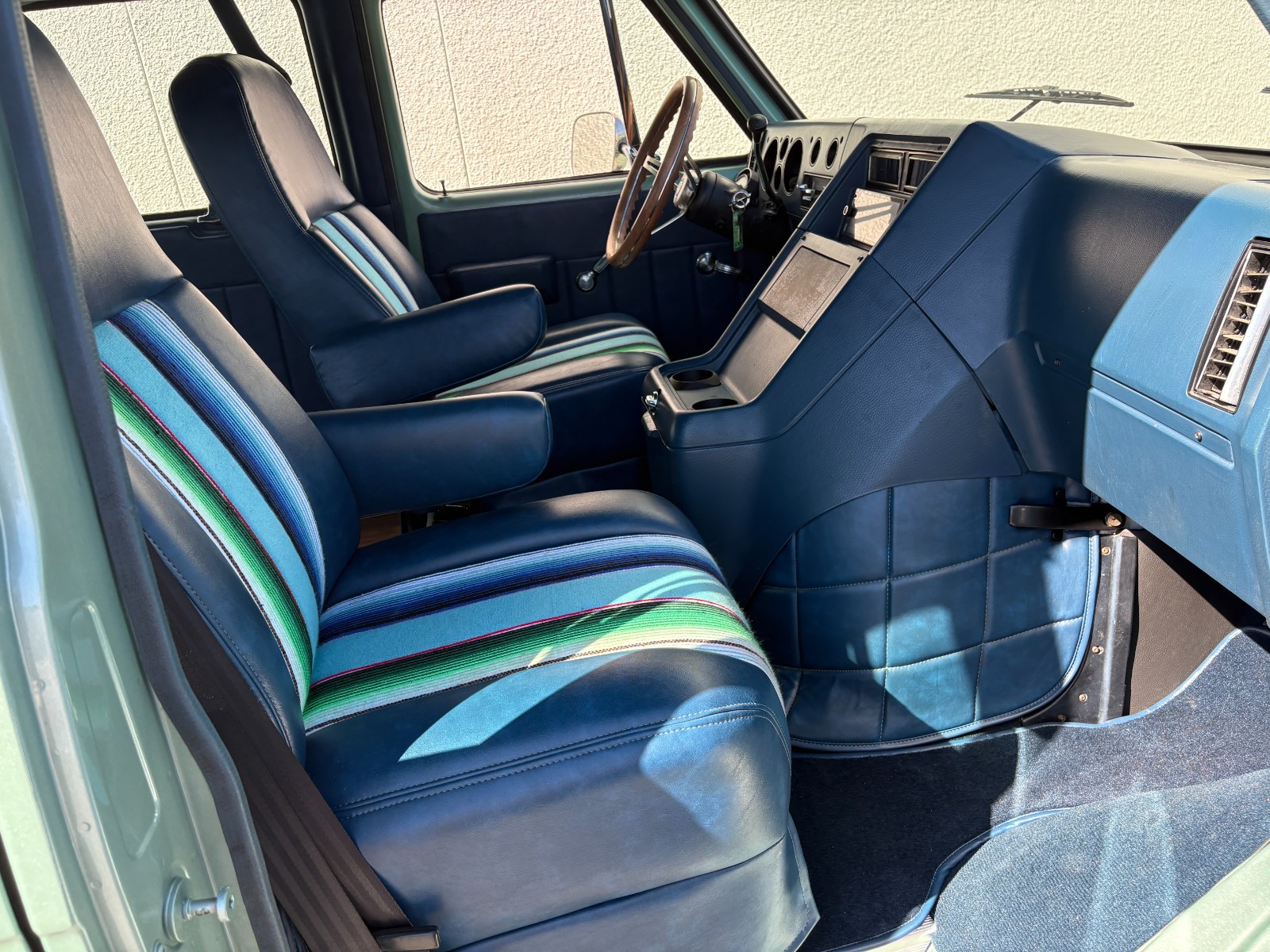 Chevrolet-G10-Van-1987-20