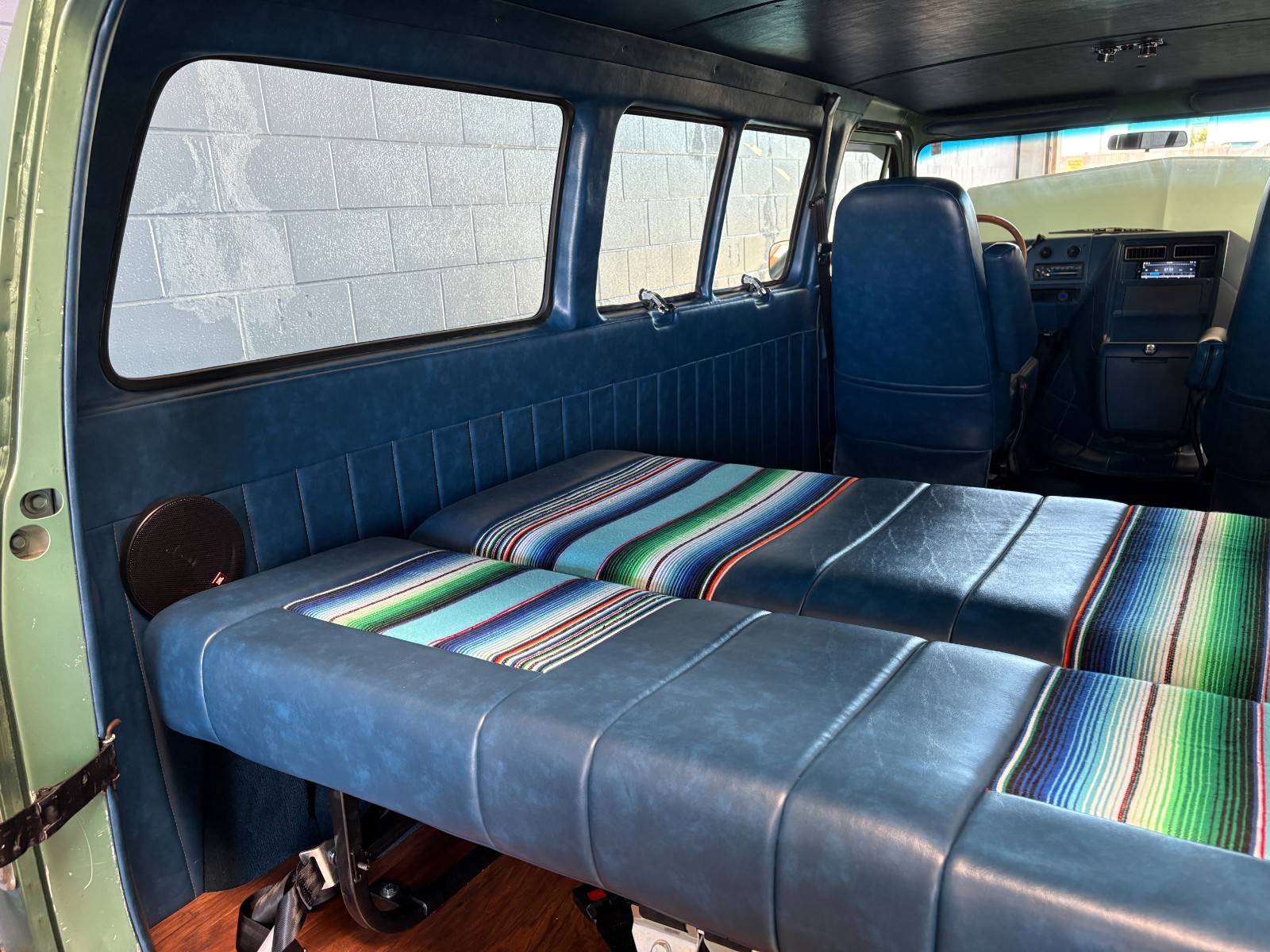 Chevrolet-G10-Van-1987-27