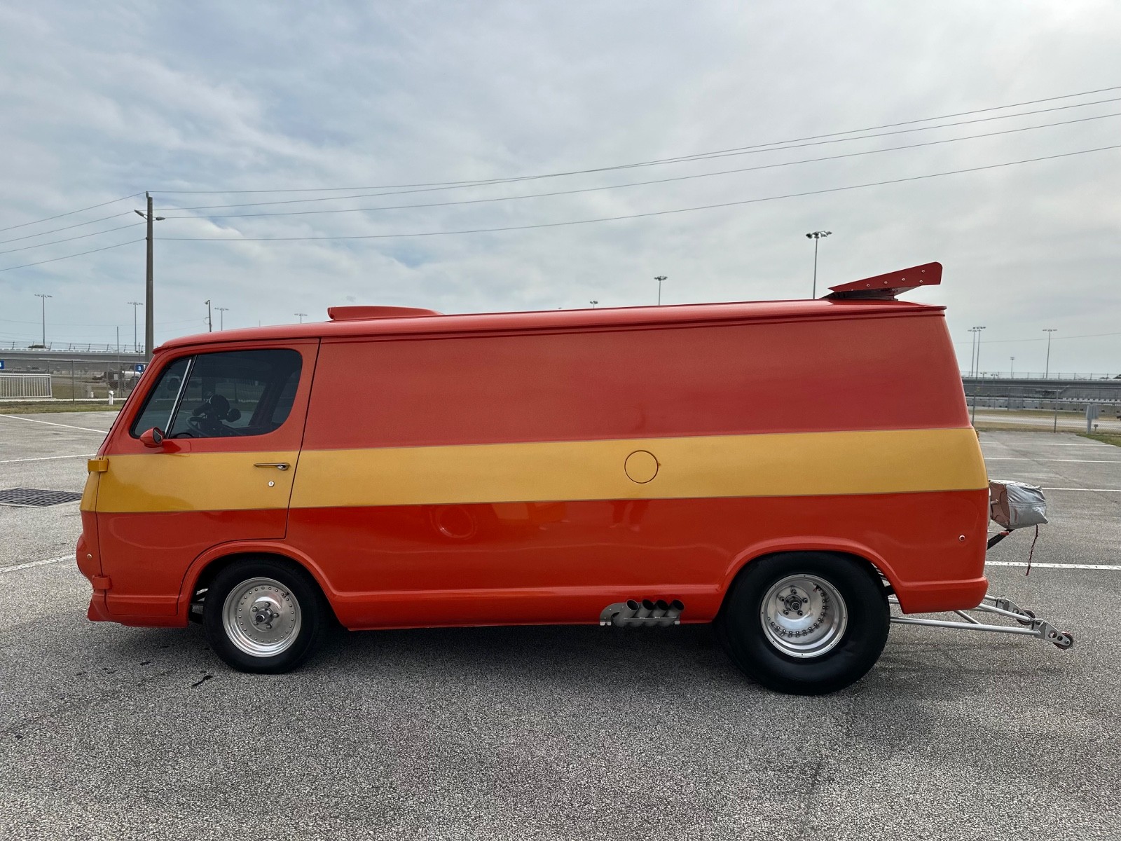 Chevrolet-G20-Van-1968-Minivan-1