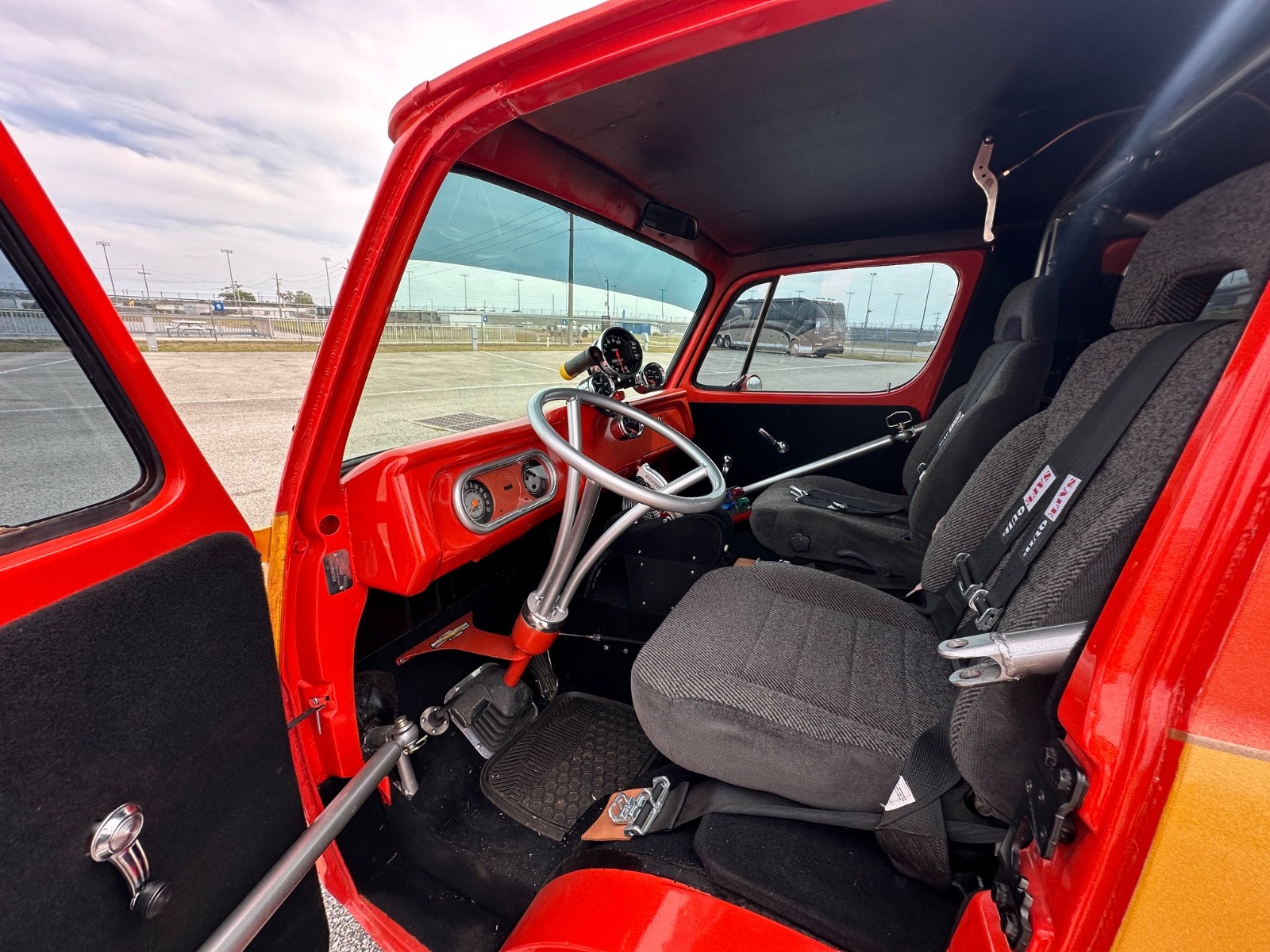 Chevrolet-G20-Van-1968-Minivan-24