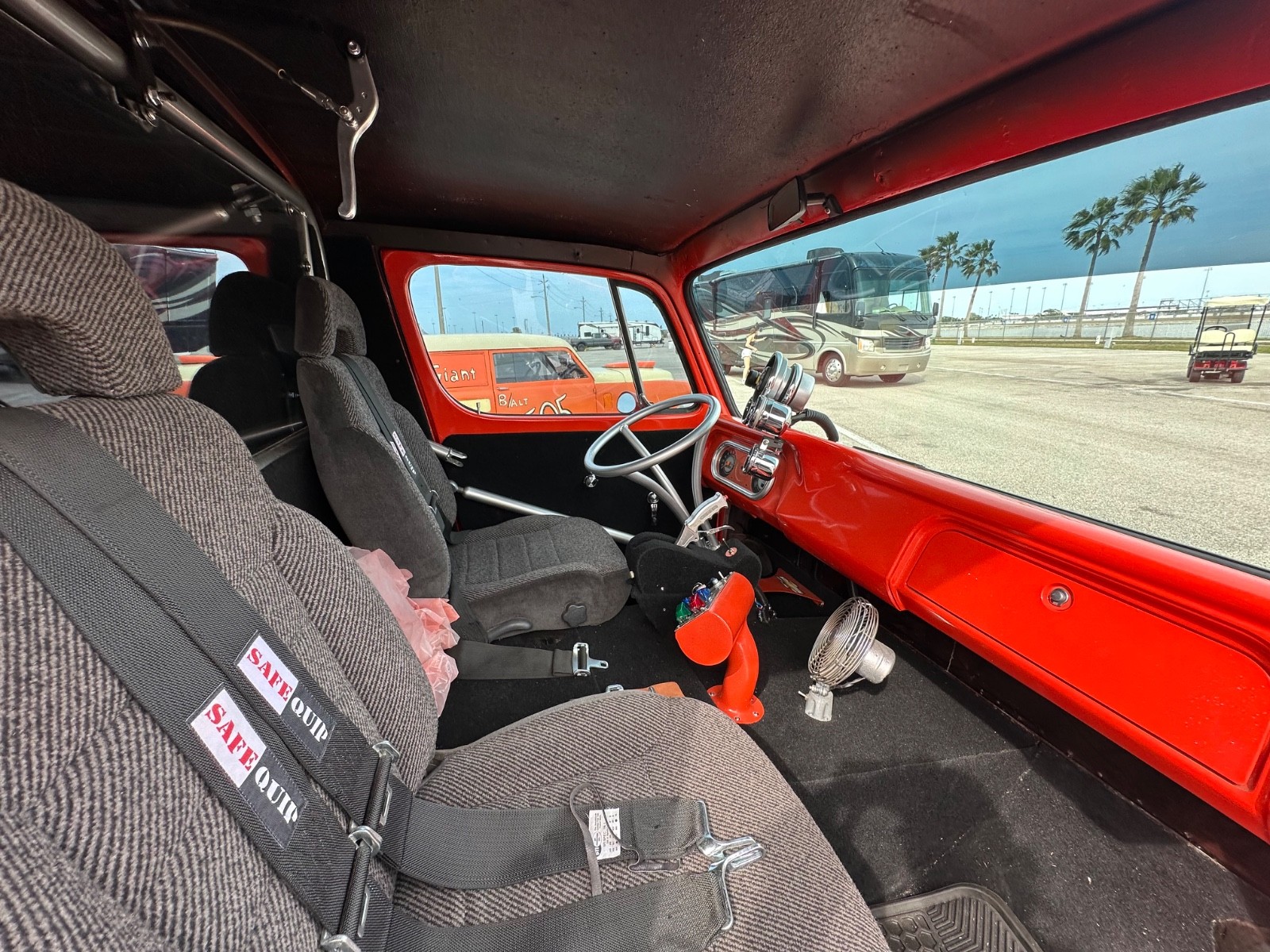 Chevrolet-G20-Van-1968-Minivan-28