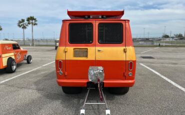 Chevrolet-G20-Van-1968-Minivan-4
