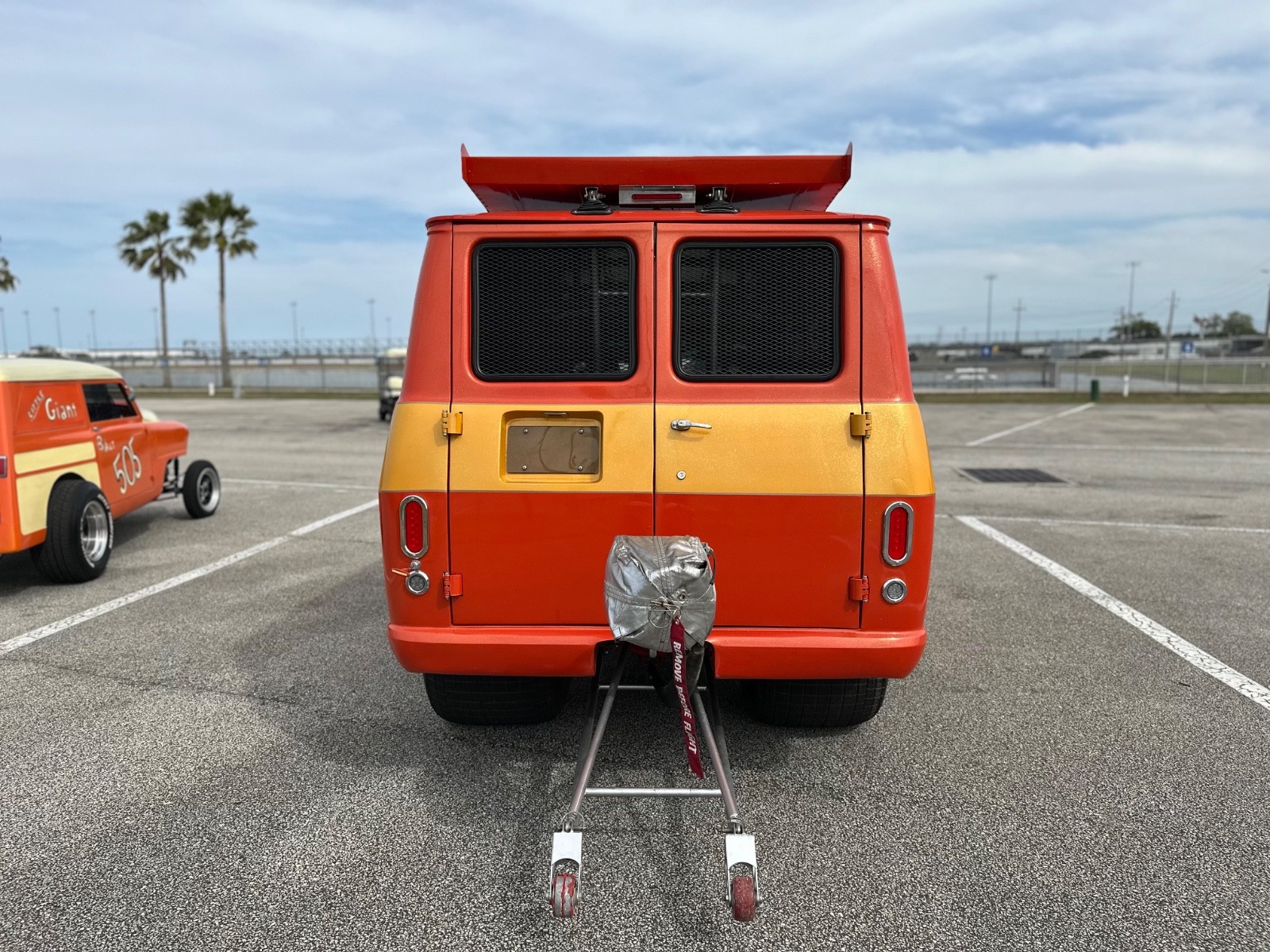 Chevrolet-G20-Van-1968-Minivan-4