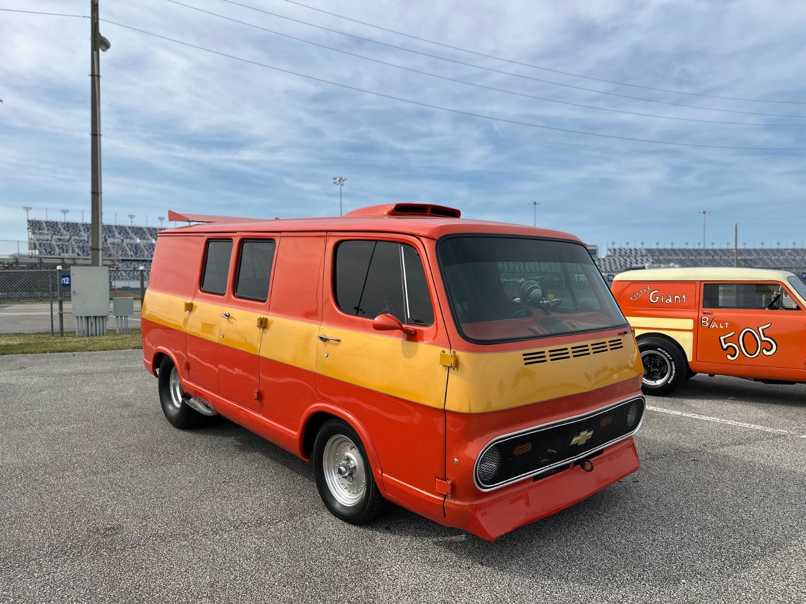 Chevrolet-G20-Van-1968-Minivan-6