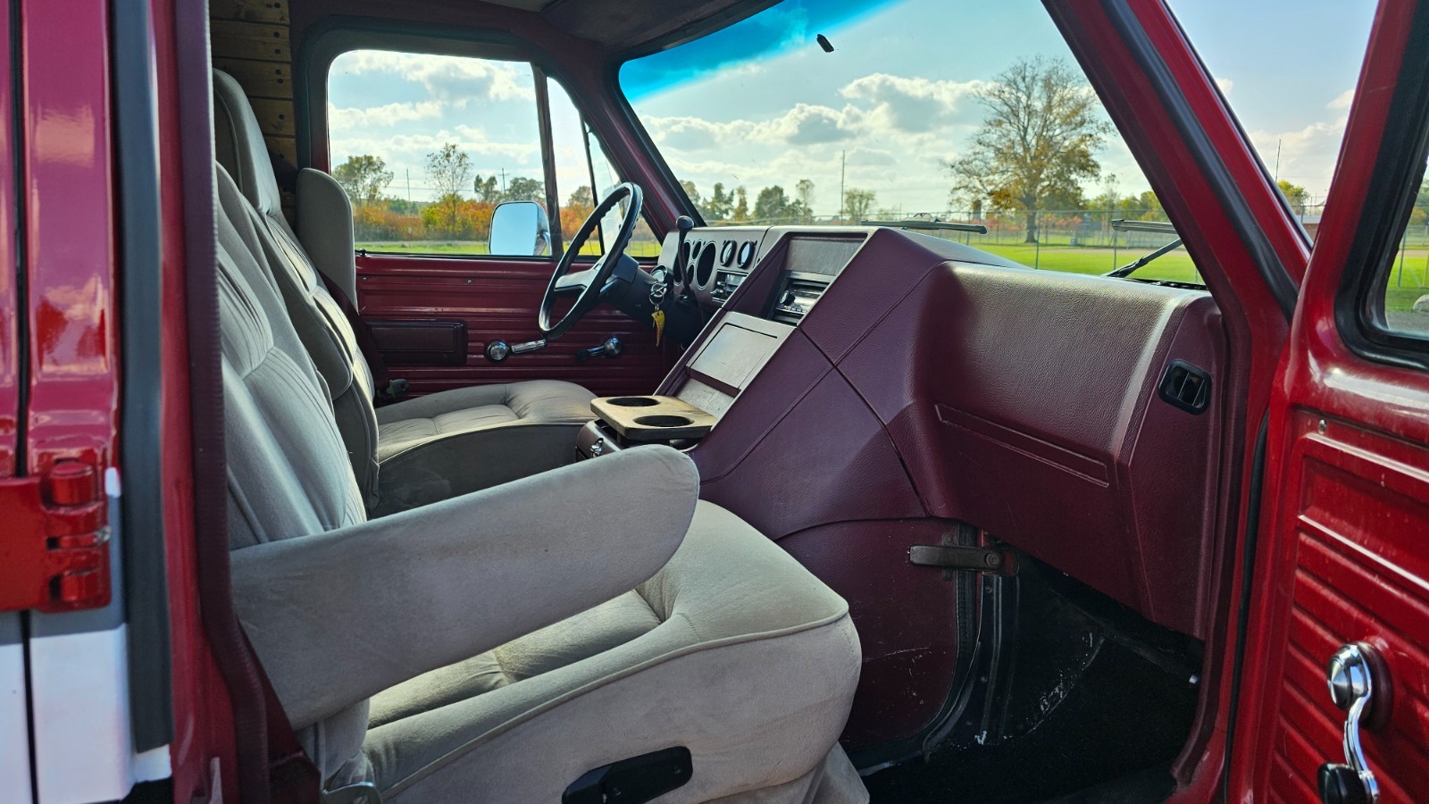 Chevrolet-G30-Van-1990-Coupe-25