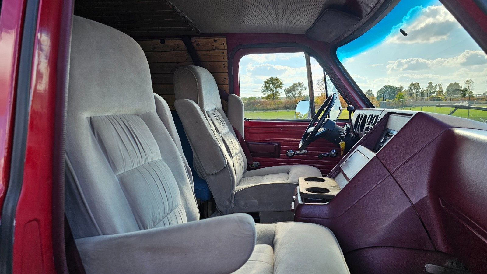 Chevrolet-G30-Van-1990-Coupe-26