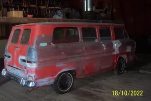 Chevrolet-Greenbrier-1961-2